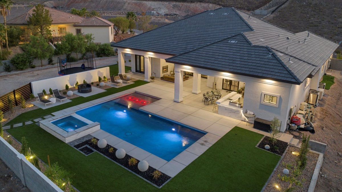 Luxury swimming pool in a Las Vegas backyard